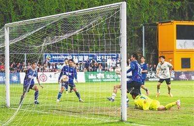 开云平台百家乐-绿茵夜未央：琼中少年的绝杀之夜